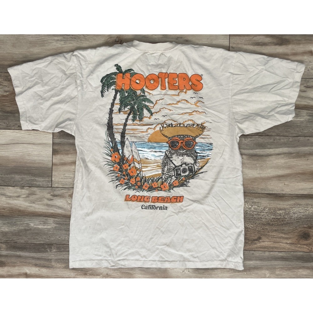 Hooters Graphic T-Shirt Large Mens Long Beach California Beach Owl Cream Surf